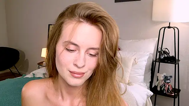 Snapshot of RozzitaBedberry chatting on 10, 9, 2025 RozzitaBedberry online show from 10, 9, 2025