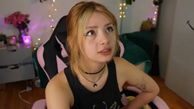 Snapshot of ari_kat chatting on 22, 7, 2026 ari kat online show from 22, 7, 2026