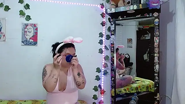 Snapshot of the_lesbian_game chatting on 28, 10, 2025 the lesbian game online show from 28, 10, 2025