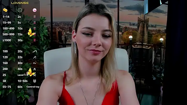 Snapshot of pretty_little_thing chatting on 6, 12, 2024 pretty little thing online show from 6, 12, 2024