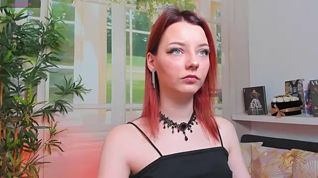 Snapshot of pretty_little_thing chatting on 12, 2, 2025 pretty little thing online show from 12, 2, 2025