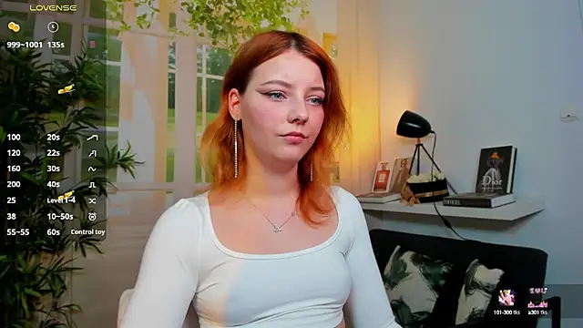 Snapshot of pretty_little_thing chatting on 16, 10, 2025 pretty little thing online show from 16, 10, 2025
