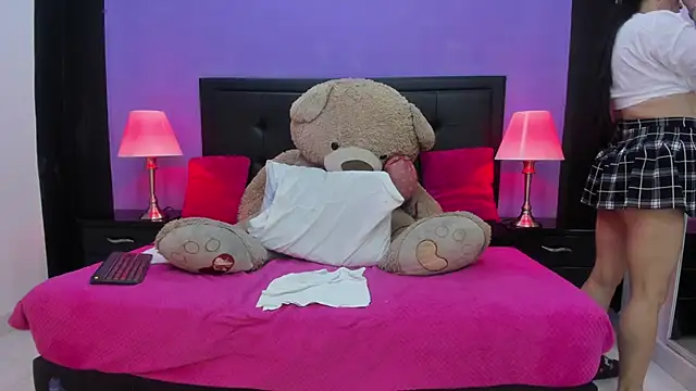 Snapshot of MaduraLuciana chatting on 2, 2, 2025 MaduraLuciana online show from 2, 2, 2025