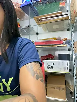 katrienee online show from 30, 1, 2025