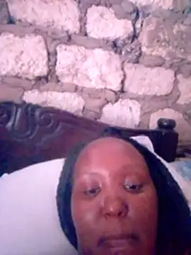 Snapshot of Queen001046 chatting on 23, 11, 2025 Queen001046 online show from 23, 11, 2025