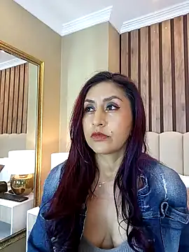 MonicaMoret online show from 28, 1, 2025