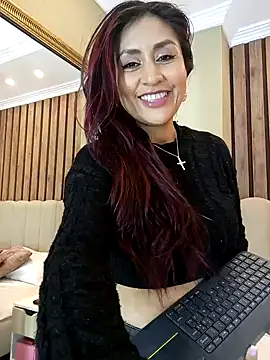 MonicaMoret online show from 5, 2, 2025