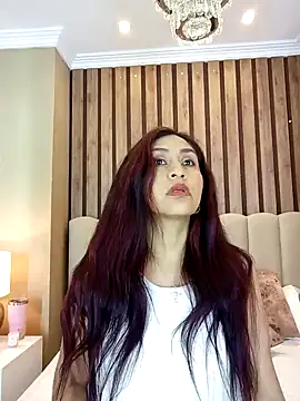 MonicaMoret online show from 6, 2, 2025