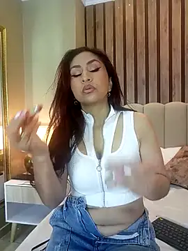 MonicaMoret online show from 28, 2, 2025