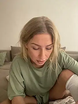 Snapshot of belle98 chatting on 9, 11, 2025 belle98 online show from 9, 11, 2025