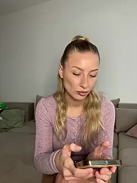 Snapshot of belle98 chatting on 16, 11, 2025 belle98 online show from 16, 11, 2025