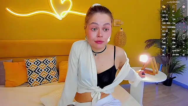 Kelly Cuutie online show from 13, 3, 2026