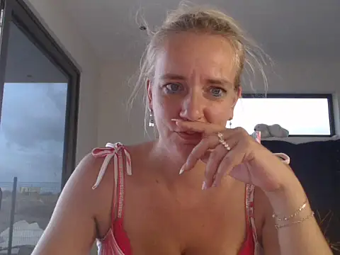 Snapshot of Wendysexyx chatting on 18, 10, 2025 Wendysexyx online show from 18, 10, 2025