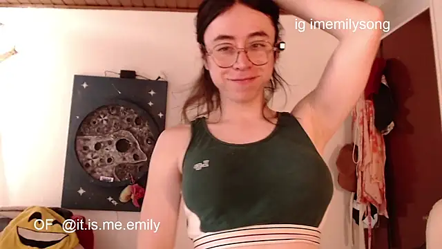 Snapshot of emily_pearl_ chatting on 3, 3, 2026 emily pearl online show from 3, 3, 2026