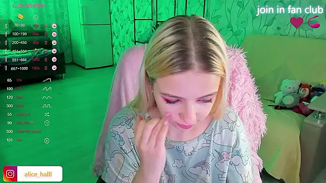 Snapshot of Alice_Halle chatting on 2, 12, 2024 Alice Halle online show from 2, 12, 2024