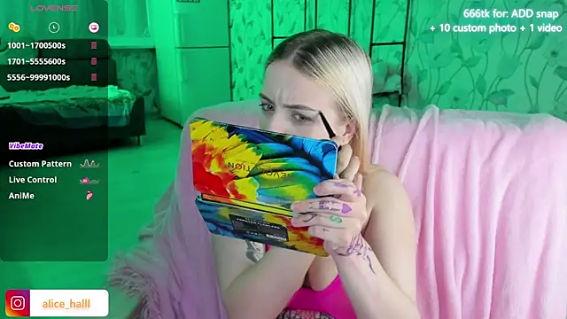 Snapshot of Alice_Halle chatting on 11, 12, 2024 Alice Halle online show from 11, 12, 2024