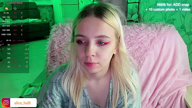 Snapshot of Alice_Halle chatting on 15, 12, 2024 Alice Halle online show from 15, 12, 2024