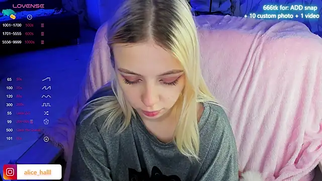 Snapshot of Alice_Halle chatting on 16, 12, 2024 Alice Halle online show from 16, 12, 2024