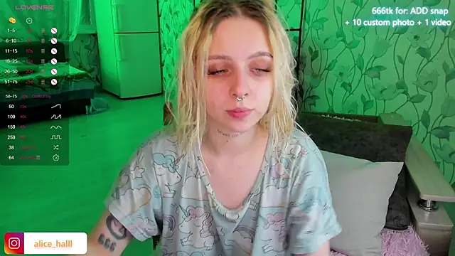 Snapshot of Alice_Halle chatting on 2, 1, 2025 Alice Halle online show from 2, 1, 2025