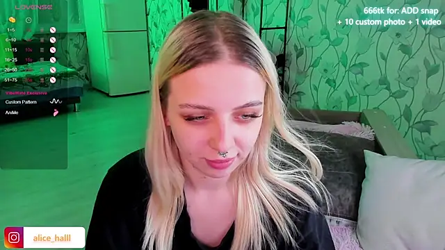 Snapshot of Alice_Halle chatting on 3, 1, 2025 Alice Halle online show from 3, 1, 2025