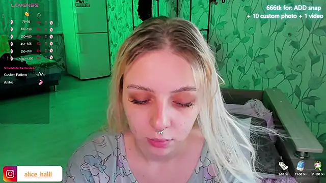 Snapshot of Alice_Halle chatting on 4, 1, 2025 Alice Halle online show from 4, 1, 2025
