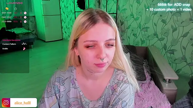 Snapshot of Alice_Halle chatting on 4, 1, 2025 Alice Halle online show from 4, 1, 2025