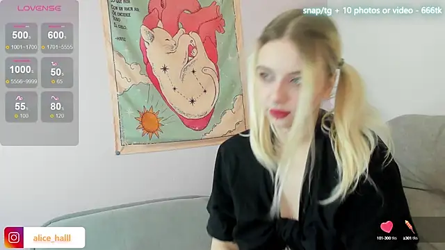 Snapshot of Alice_Halle chatting on 4, 3, 2025 Alice Halle online show from 4, 3, 2025