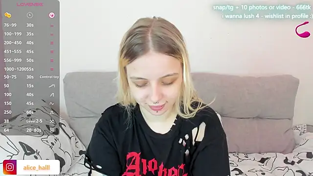 Snapshot of Alice_Halle chatting on 8, 3, 2025 Alice Halle online show from 8, 3, 2025