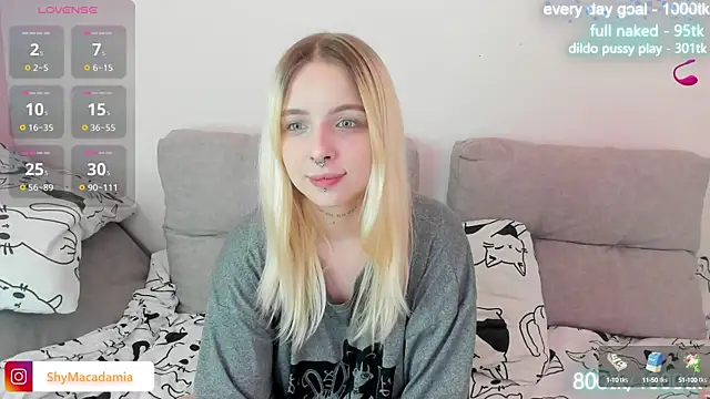 Snapshot of Alice_Halle chatting on 9, 3, 2025 Alice Halle online show from 9, 3, 2025