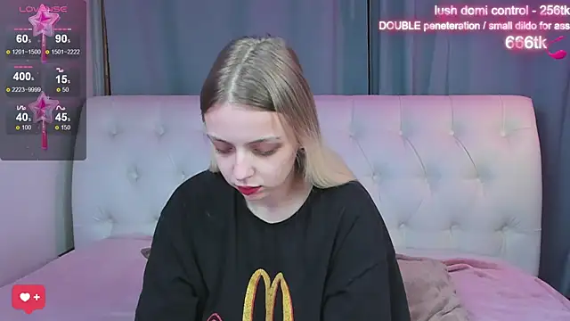 Snapshot of Alice_Halle chatting on 13, 10, 2025 Alice Halle online show from 13, 10, 2025