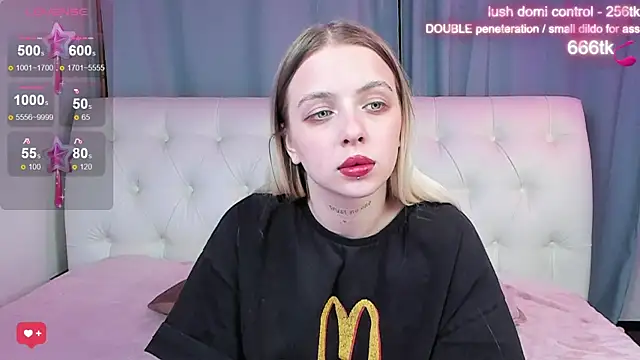 Snapshot of Alice_Halle chatting on 14, 10, 2025 Alice Halle online show from 14, 10, 2025