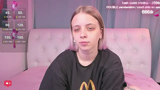 Snapshot of Alice_Halle chatting on 18, 10, 2025 Alice Halle online show from 18, 10, 2025