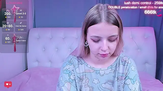 Snapshot of Alice_Halle chatting on 23, 10, 2025 Alice Halle online show from 23, 10, 2025