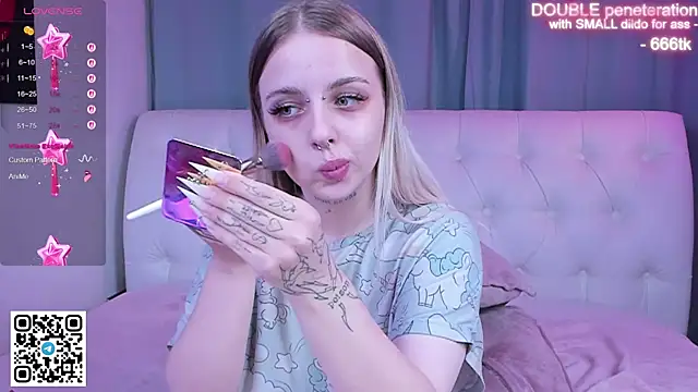 Snapshot of Alice_Halle chatting on 9, 11, 2025 Alice Halle online show from 9, 11, 2025