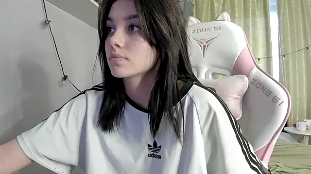 Snapshot of MashkaRay chatting on 1, 3, 2025 MashkaRay online show from 1, 3, 2025
