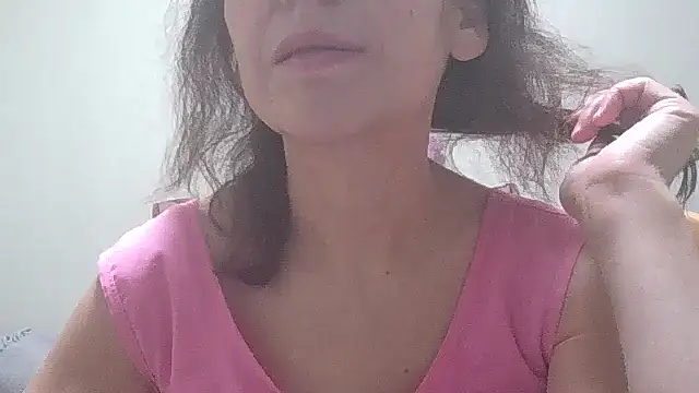 Snapshot of HollyJewel chatting on 5, 2, 2025 HollyJewel online show from 5, 2, 2025