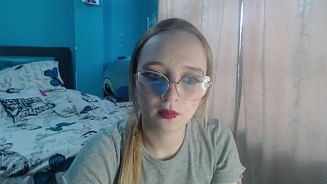 Snapshot of Liaroberts1 chatting on 18, 2, 2025 Liaroberts1 online show from 18, 2, 2025