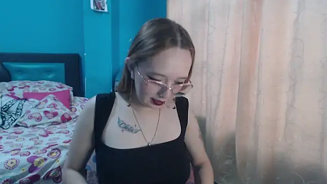 Snapshot of Liaroberts1 chatting on 22, 2, 2025 Liaroberts1 online show from 22, 2, 2025