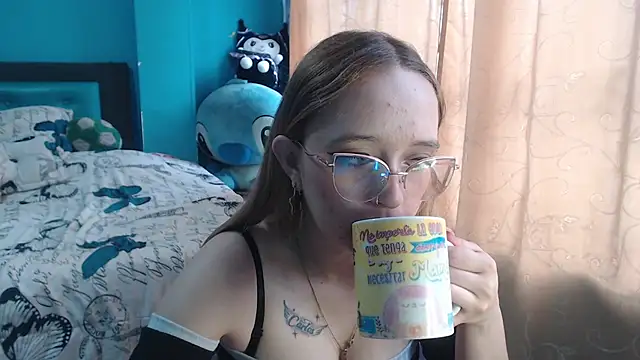 Snapshot of Liaroberts1 chatting on 12, 3, 2025 Liaroberts1 online show from 12, 3, 2025