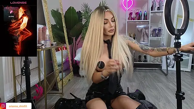 Snapshot of ArianaArianna chatting on 5, 11, 2025 ArianaArianna online show from 5, 11, 2025