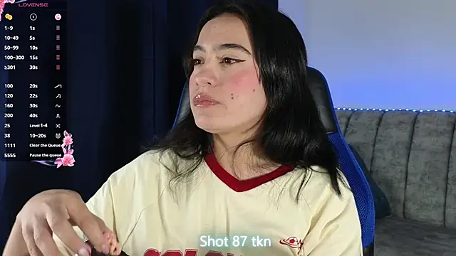 Snapshot of ZaraDames_ chatting on 8, 7, 2026 ZaraDames online show from 8, 7, 2026
