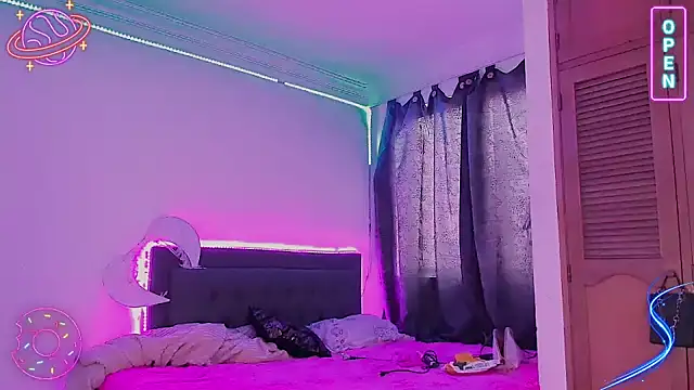 Snapshot of LittleEmmaa chatting on 1, 12, 2024 LittleEmmaa online show from 1, 12, 2024