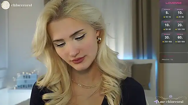 Snapshot of ChloeCoral chatting on 4, 1, 2025 ChloeCoral online show from 4, 1, 2025