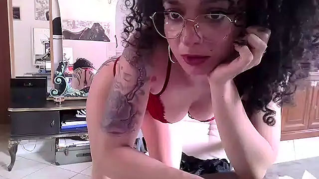 Snapshot of Emily_Posh chatting on 13, 5, 2026 Emily Posh online show from 13, 5, 2026