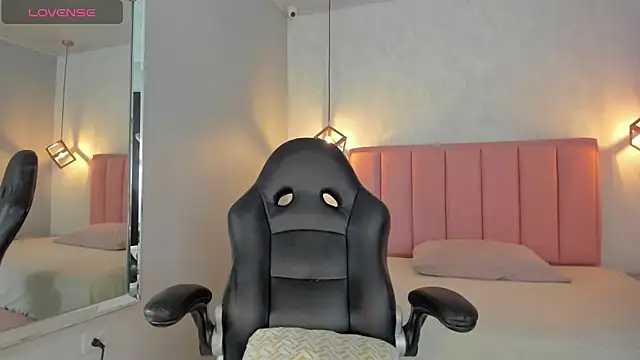 SUNNYCYRUS online show from 28, 2, 2026