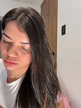 Snapshot of emma_lopes chatting on 15, 10, 2025 emma lopes online show from 15, 10, 2025