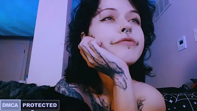 NaughtyLittleFox online show from 28, 4, 2026