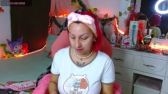 Snapshot of Littlerouse_ chatting on 19, 12, 2025 Littlerouse online show from 19, 12, 2025