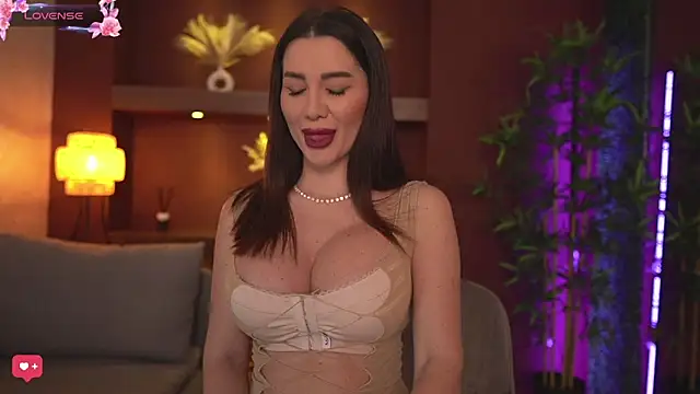 JustinneJade online show from 4, 3, 2025