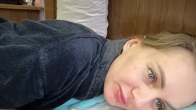 Snapshot of Viola_sweet chatting on 17, 11, 2025 Viola sweet online show from 17, 11, 2025